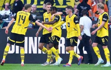 德甲悲喜一夜!拜仁2-2爆冷6分领跑,争冠悬念重生,勒沃库森0-0