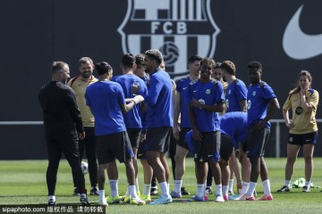 西甲巅峰对决:巴萨与皇马的决战时刻,谁能笑到最后?