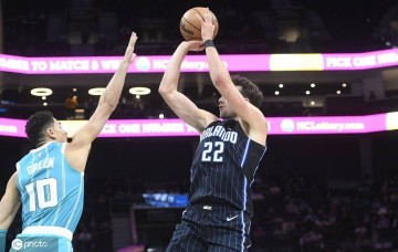 班凯罗32+7三球25分 瓦格纳26分魔术险胜黄蜂