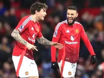 曝曼联半场换人内幕!后防两人紧急离场回家,阿莫林证实球员无恙