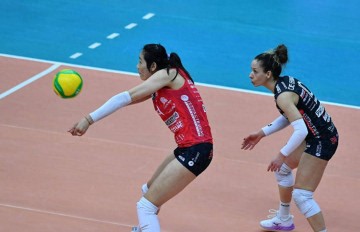 朱婷冲击意甲首冠!距离赛季全满贯仅差两环,再度登上国际排联海报