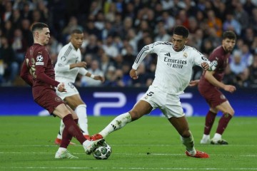 欧冠回顾:晋级五五开!欧冠淘汰赛开始即王炸,皇马拜仁恐出局,红军也艰难