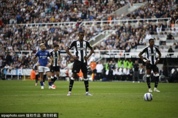 英超新赛季开幕：纽卡斯尔联队的伊萨克去留成谜