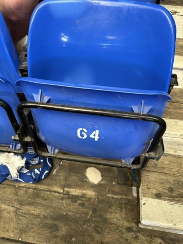 埃弗顿球迷在古迪逊公园洒下父亲骨灰:他的一部分将永远留在这里