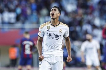 皇马21岁巨星真性情:飞身滑铲,怒吼维尼修斯!已成领袖