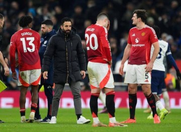 2-0爆冷搅局!曼联18负耻辱收官,切尔西1亿锋霸未现身却凭1球锁欧冠?