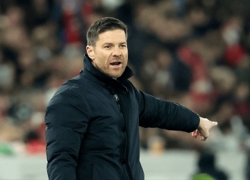 94分钟绝杀!拜仁争冠劲敌连入3球,4-3逆转德甲5冠王,差拜仁6分