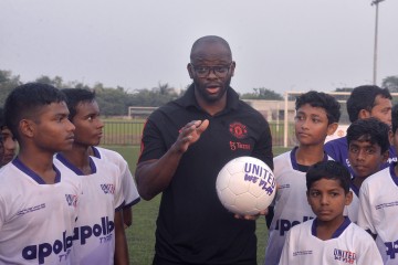 亿万富翁!前曼联前锋萨哈创业已坐拥50亿资产,帮助球员规划未来