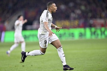 西甲34轮：姆巴佩千里走单骑，皇马威震诺坎普