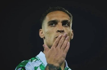 1亿水货觉醒!安东尼自降30%薪水也要逃离曼联真爱竟是这西甲队?红魔球迷集体破防了!